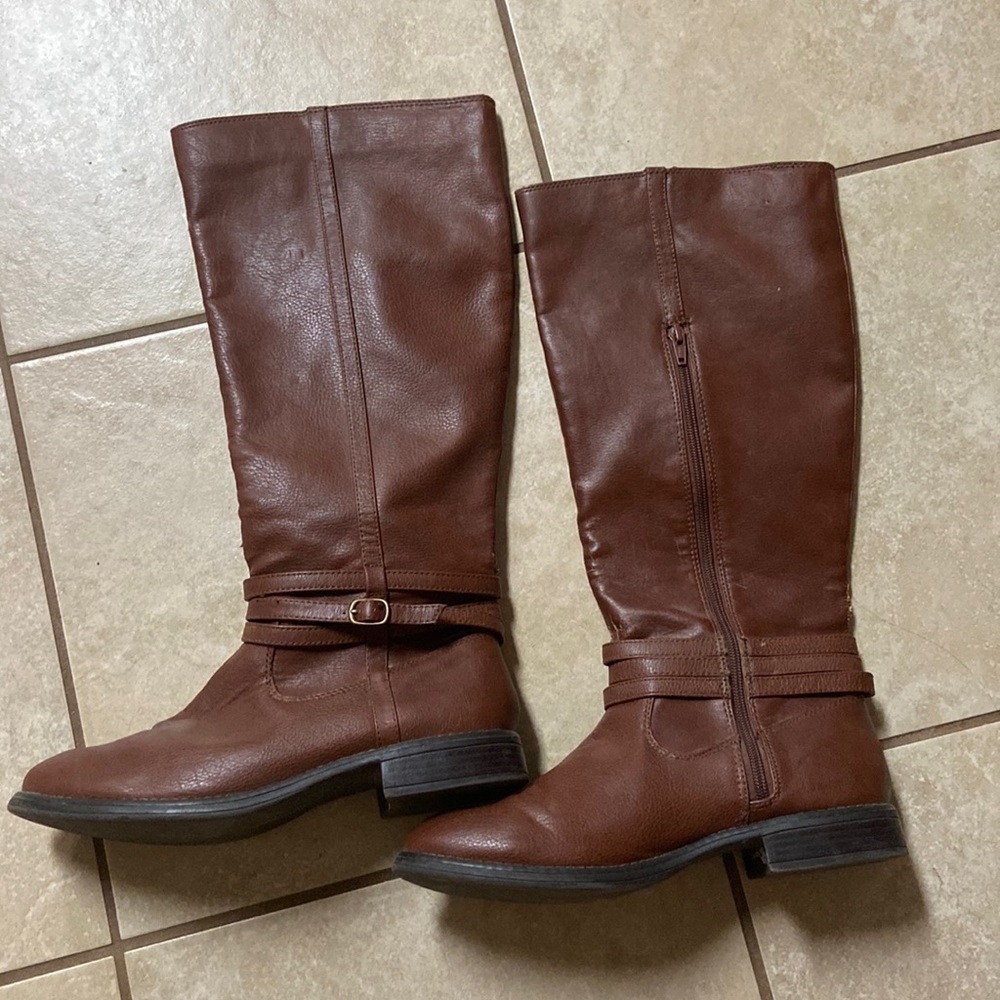 Lauren Conrad Hunter Leather Riding Boots
Brown/Cognac Buckle Zip Up Detailing